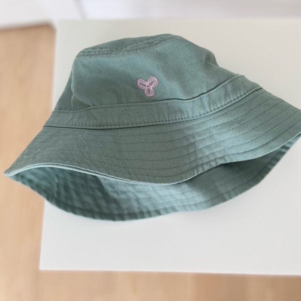 Aritzia TNA Logo Bucket Hat in Green size Medium Large